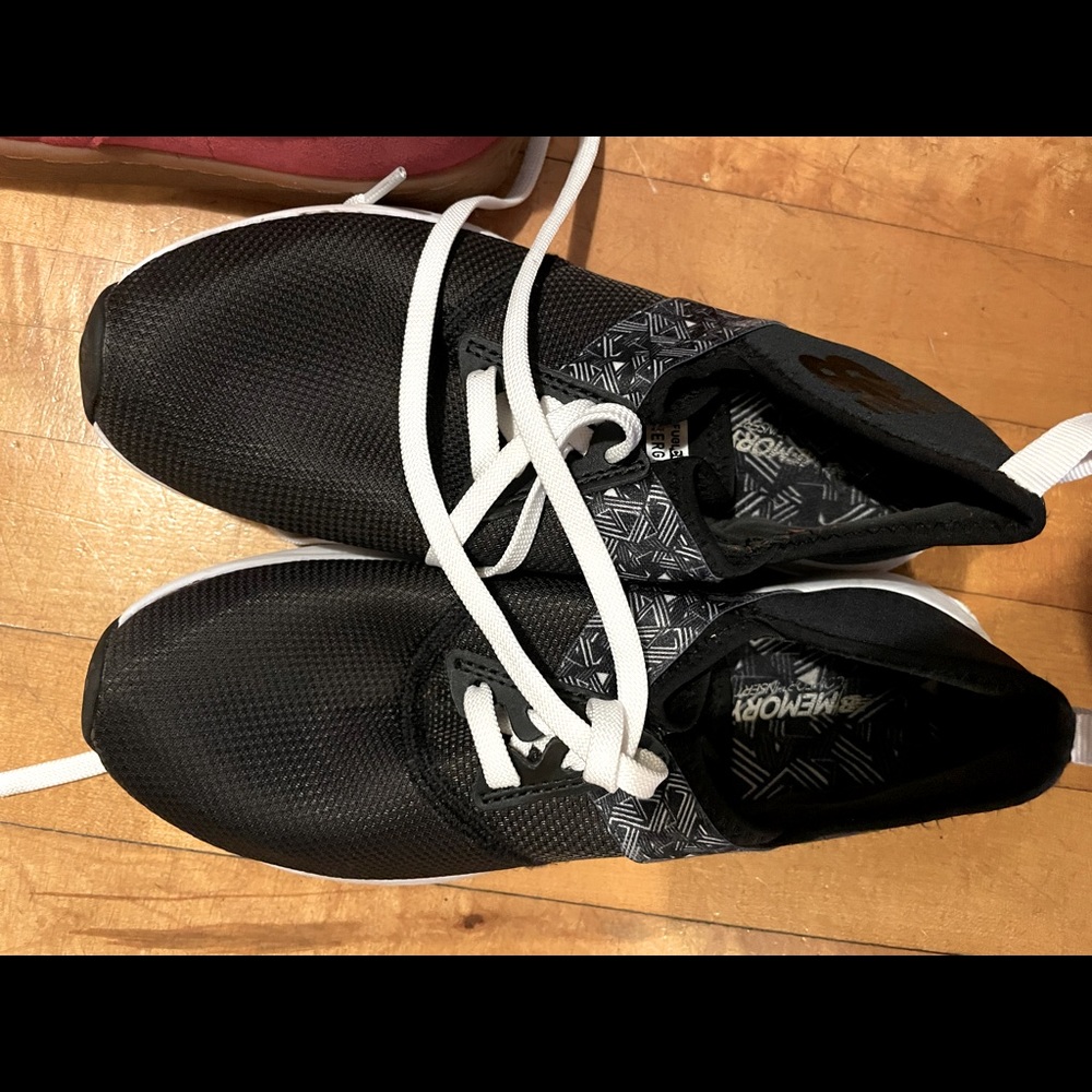 NEW BALANCE ATHLETIC SHOE NWOT